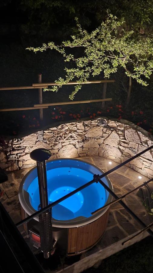 La Casetta Nel Bosco - Hot Tube And Sauna Lierna Exteriör bild